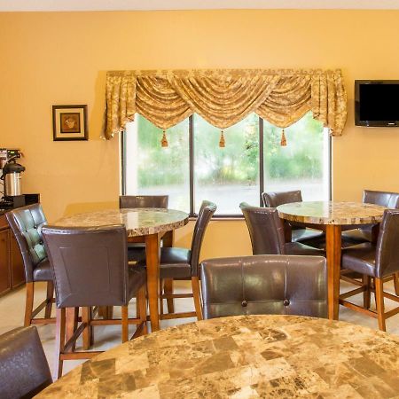Travelodge By Wyndham Fort Myers Airport Buitenkant foto