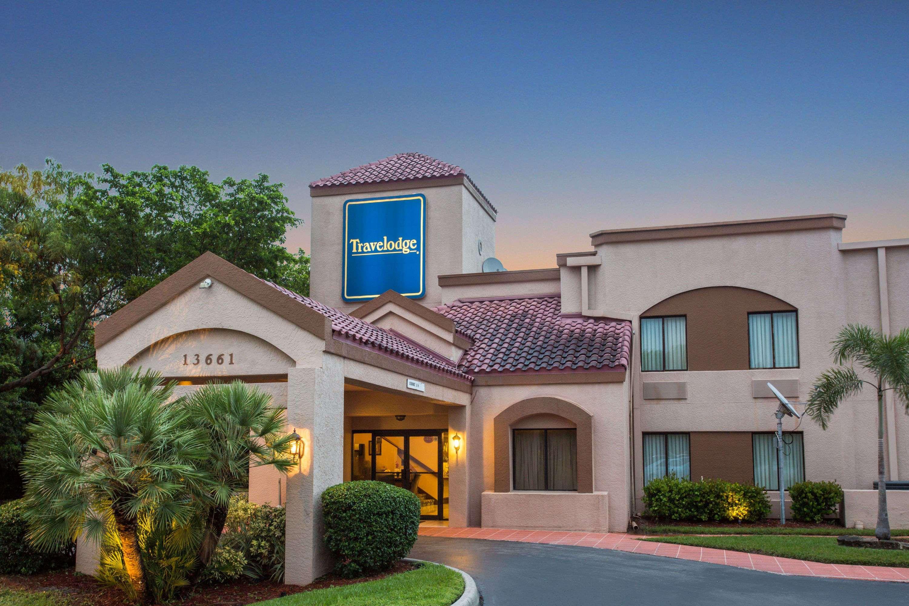 Travelodge By Wyndham Fort Myers Airport Buitenkant foto